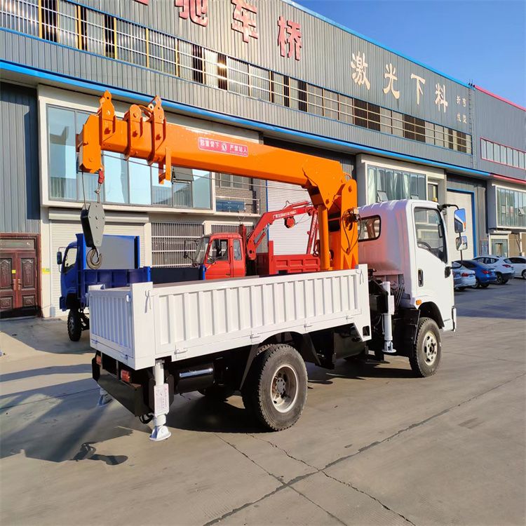 临汾市三轮随车吊定制 农用改装机自备吊中瑞长期出售